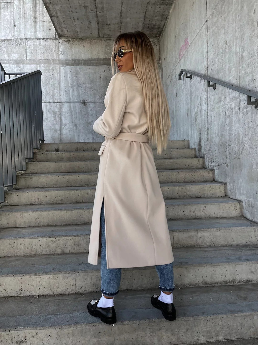 Chaqueta cruzada con solapa y cinturón, estilo casual de invierno, manga larga, con botones