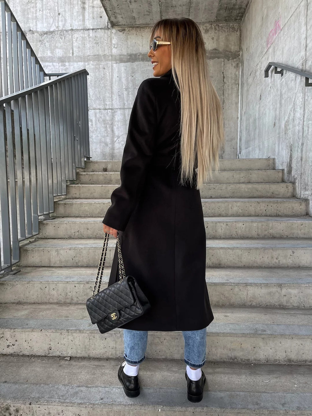 Chaqueta cruzada con solapa y cinturón, estilo casual de invierno, manga larga, con botones